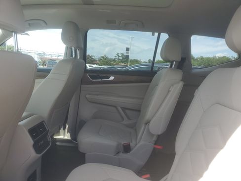Used 2024 Volkswagen Atlas SE w/ Panoramic Sunroof Package FWD image 12