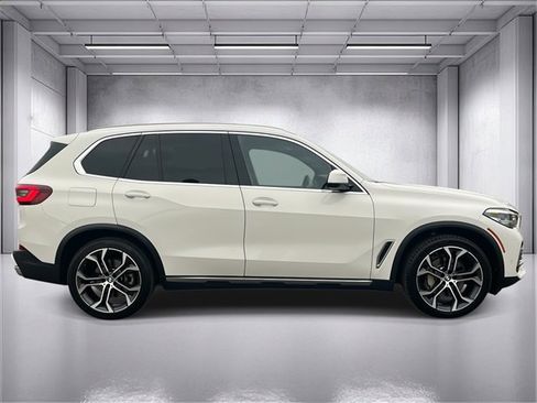 Used 2022 BMW X5 sDrive40i w/ Premium Package image 2