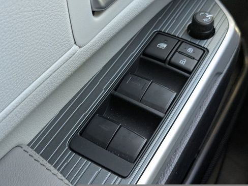 New 2026 Toyota Sienna XLE FWD image 20