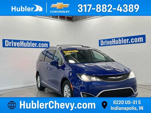 Used 2018 Chrysler Pacifica Touring-L Plus FWD image 1