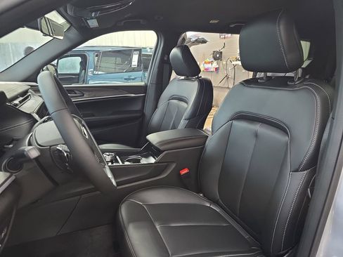 New 2026 Jeep Grand Cherokee L Limited AWD/4WD image 16