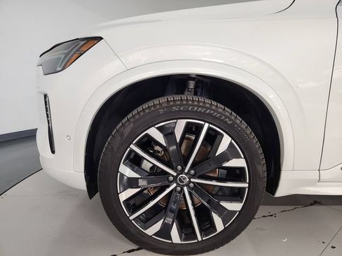 Used 2026 Volvo XC90 B5 Plus w/ Protection Package Premier AWD/4WD image 11