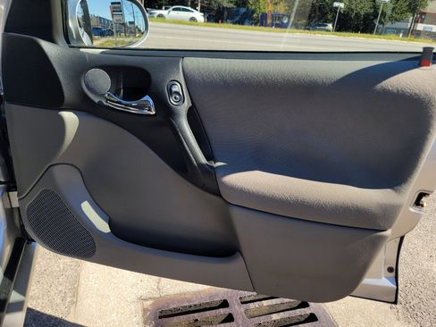Used 2003 Saturn L-Series L200 image 18