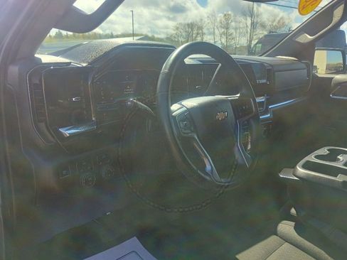 Used 2024 Chevrolet Silverado 1500 LT AWD/4WD image 10