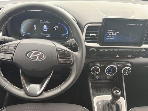 Used 2024 Hyundai Venue Limited FWD image 23