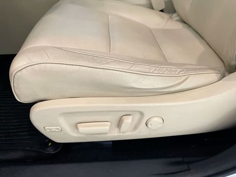 Used 2018 Toyota Highlander XLE AWD/4WD image 12