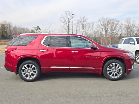 Used 2020 Chevrolet Traverse Premier image 2