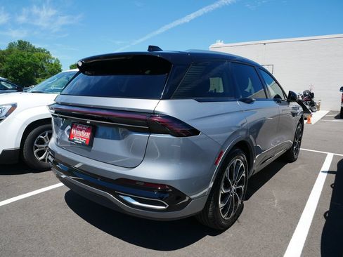 Certified 2025 Lincoln Nautilus Reserve AWD/4WD image 4