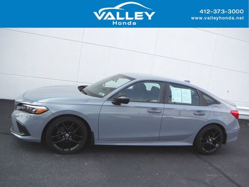 Used 2023 Honda Civic Sport image 2