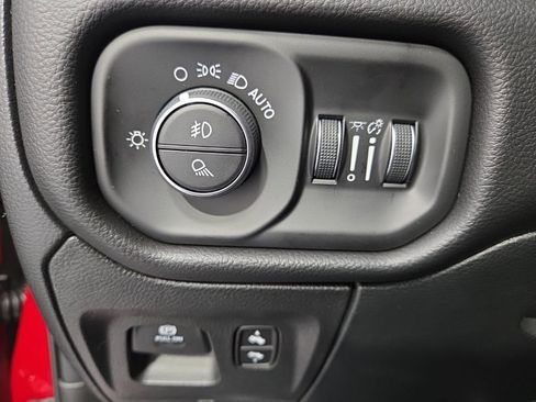 New 2026 RAM 1500 4x4 Crew Cab image 31