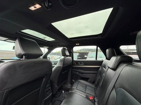 Used 2018 Ford Explorer XLT w/ Equipment Group 202A AWD/4WD image 27