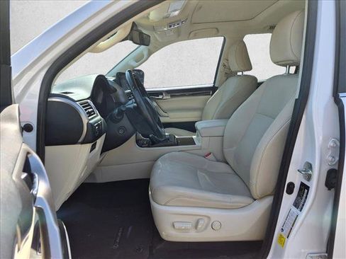 Used 2022 Lexus GX 460 Premium w/ Accessory Package AWD/4WD image 11