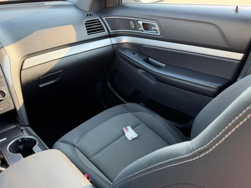 Used 2017 Ford Explorer XLT FWD image 17