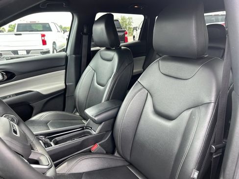 Used 2025 Jeep Compass Limited AWD/4WD image 17