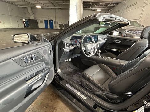 Used 2025 Ford Mustang Premium RWD image 15