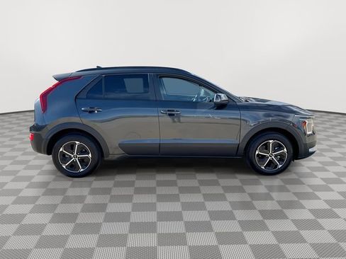 Certified 2025 Kia Niro EX image 11