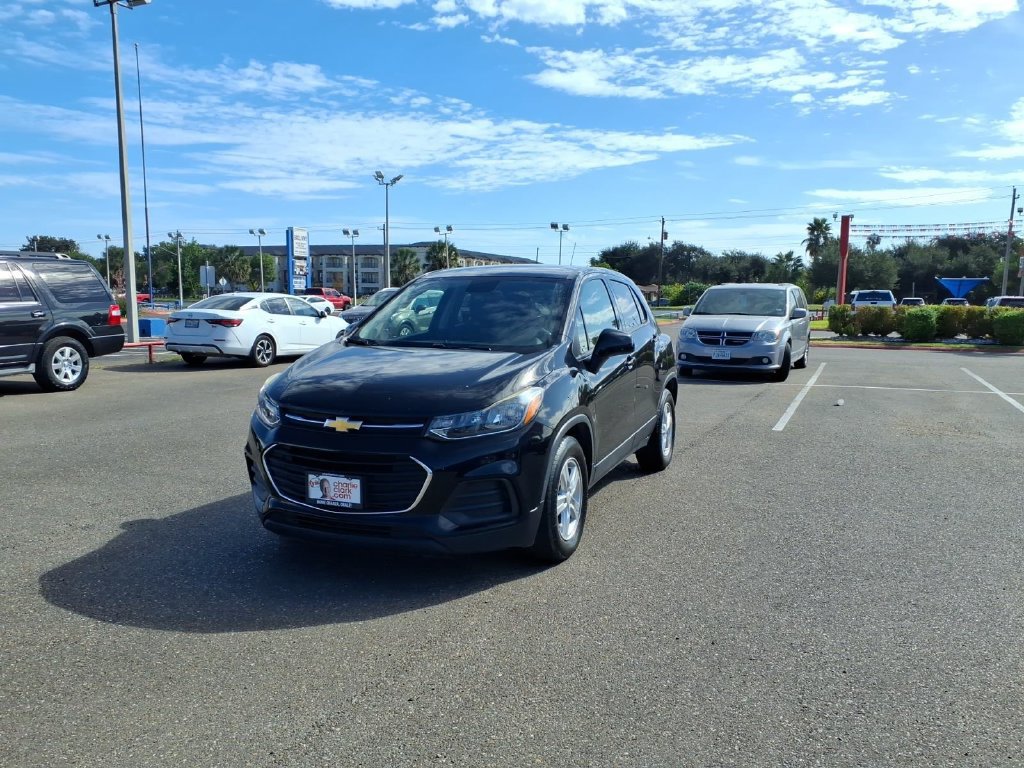 Used 2022 Chevrolet Trax LS w/ Tint and Cruise Package FWD image 1