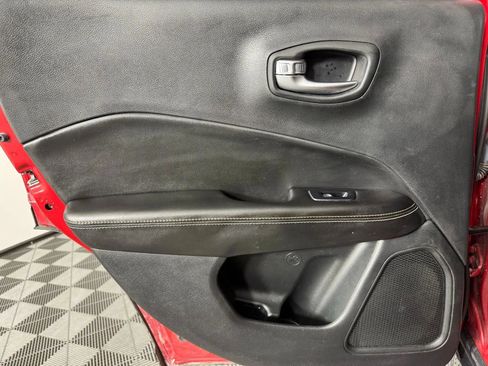 Used 2019 Jeep Compass Latitude w/ Popular Equipment Group image 38