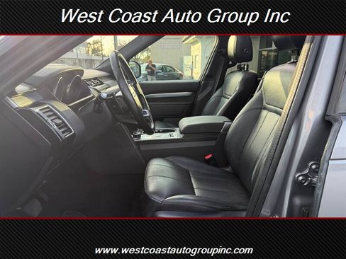 Used 2020 Land Rover Discovery Landmark image 8