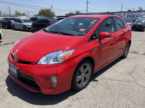 Used 2015 Toyota Prius Persona Series FWD image 2