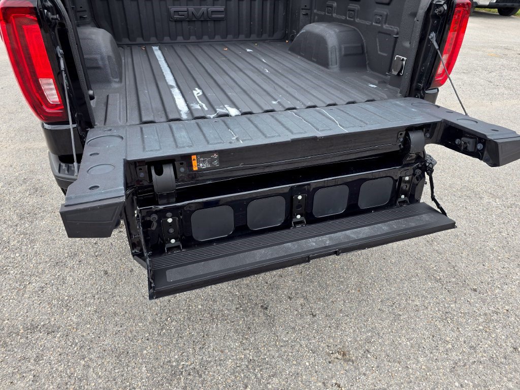 Used 2025 GMC Sierra 1500 Denali AWD/4WD image 7