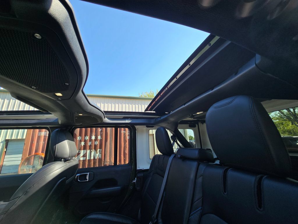 Used 2024 Jeep Wrangler High Altitude AWD/4WD image 28