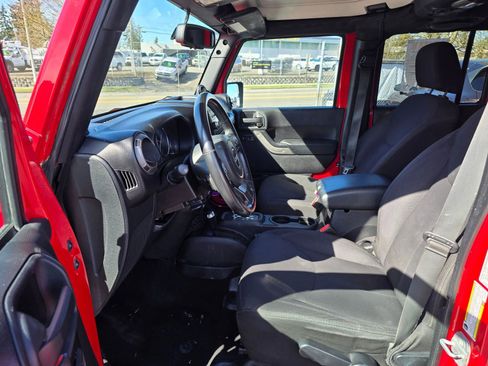 Used 2014 Jeep Wrangler Unlimited Sport w/ Power Convenience Group image 19