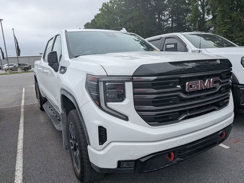 Used 2025 GMC Sierra 1500 AT4 w/ Technology Package AWD/4WD image 13