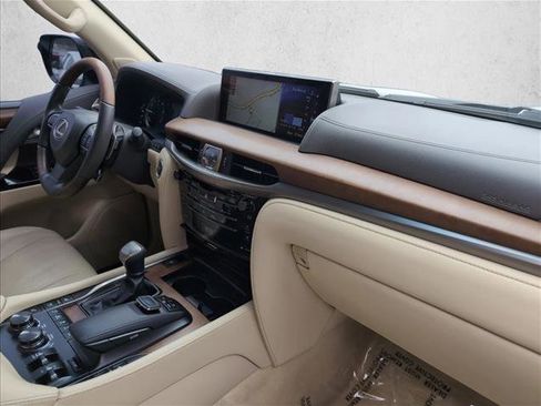 Used 2016 Lexus LX 570 4WD w/ Luxury Package image 24