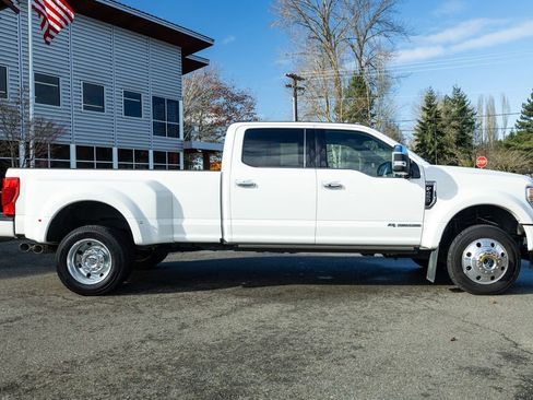 Used 2022 Ford F450 Platinum w/ FX4 Off-Road Package image 2