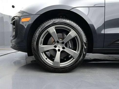Certified 2025 Porsche Macan AWD/4WD image 6