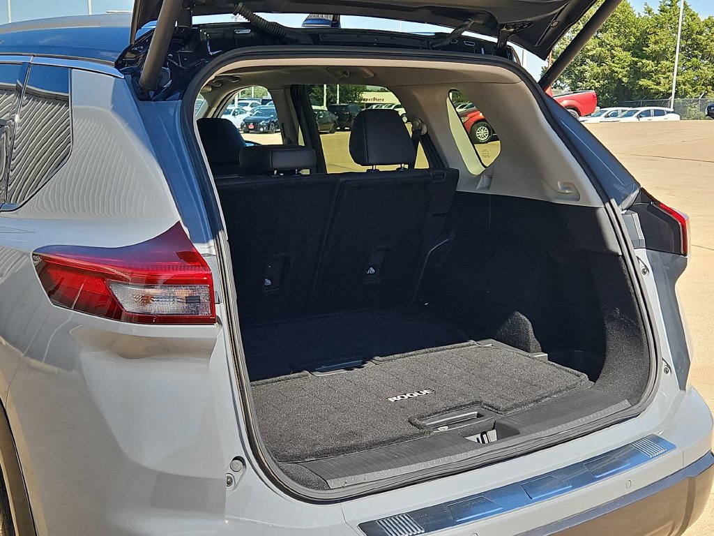 Used 2025 Nissan Rogue SL w/ SL Premium Package FWD image 32