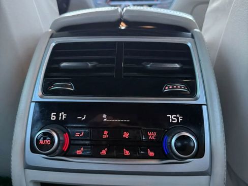 Used 2022 BMW 740i w/ Luxury Rear Seating Package RWD image 39