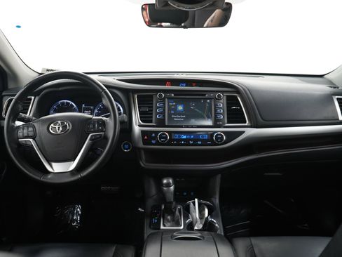 Used 2019 Toyota Highlander XLE AWD/4WD image 18