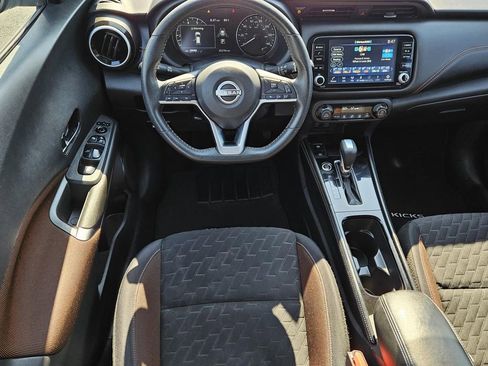 Used 2023 Nissan Kicks SR image 16