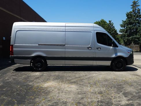 Used 2024 Mercedes-Benz Sprinter 2500 w/ Acoustic Package image 25