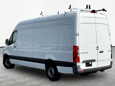 Used 2022 Mercedes-Benz Sprinter 2500 image 4