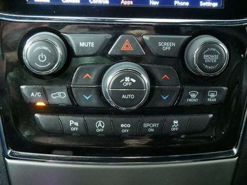 Used 2020 Jeep Grand Cherokee Limited AWD/4WD image 30