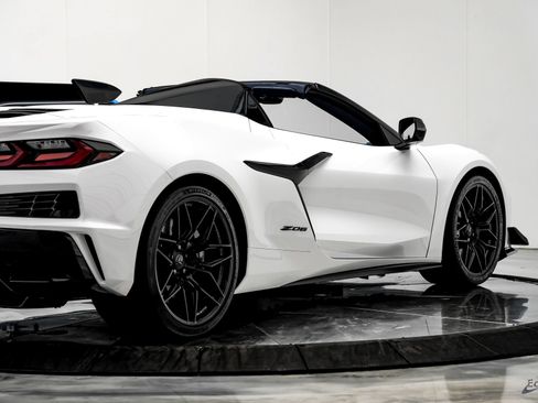 Used 2025 Chevrolet Corvette Z06 w/ Z07 Performance Package RWD image 23