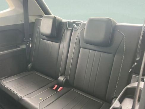 Certified 2024 Volkswagen Tiguan SE FWD image 28