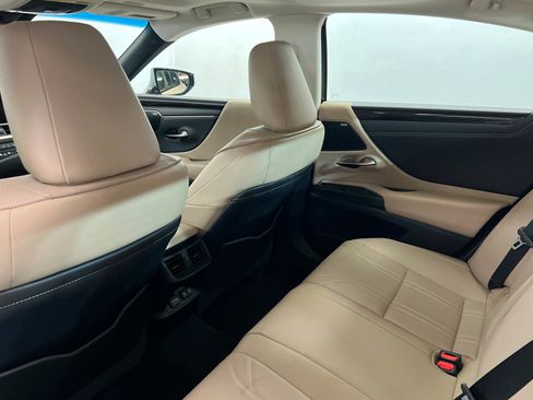 Used 2021 Lexus ES 300h w/ Accessory Package FWD image 20