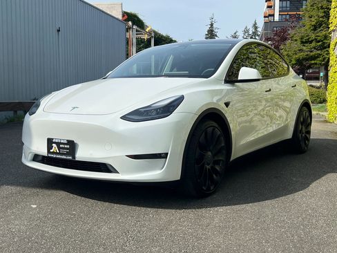 Used 2021 Tesla Model Y Performance image 2