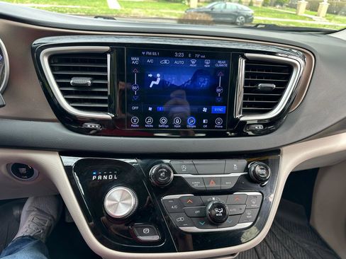 Used 2017 Chrysler Pacifica Touring Plus w/ Security Group image 14