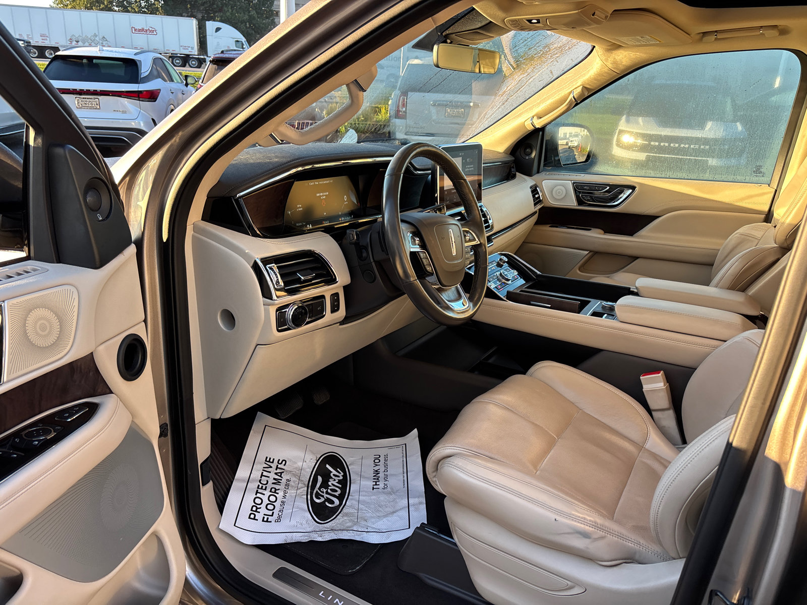 Certified 2020 Lincoln Navigator Reserve w/ Luxury Package AWD/4WD image 24