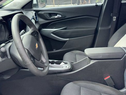 Used 2025 Chevrolet Trax LS w/ LS Convenience Package FWD image 13