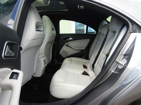 Used 2015 Mercedes-Benz CLA 250 image 11