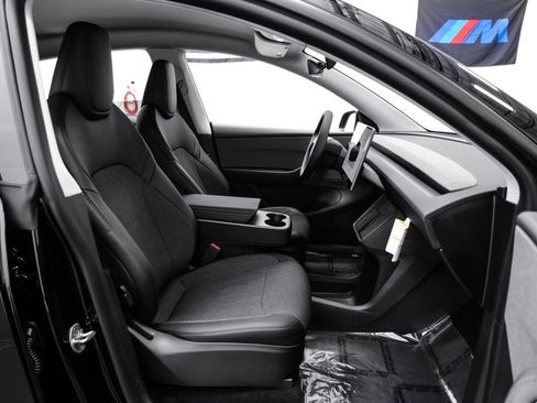 Used 2026 Tesla Model Y 2WD image 33