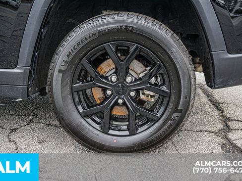 Used 2025 Jeep Grand Cherokee Altitude AWD/4WD image 16
