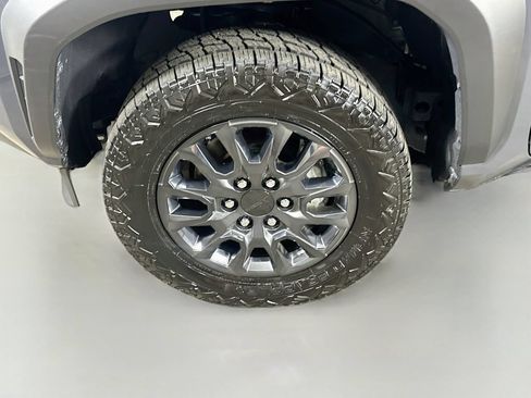 Used 2025 Toyota 4Runner SR5 RWD image 8