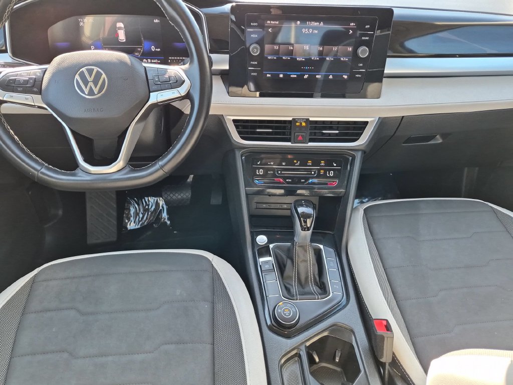 Used 2025 Volkswagen Taos SE AWD/4WD image 25